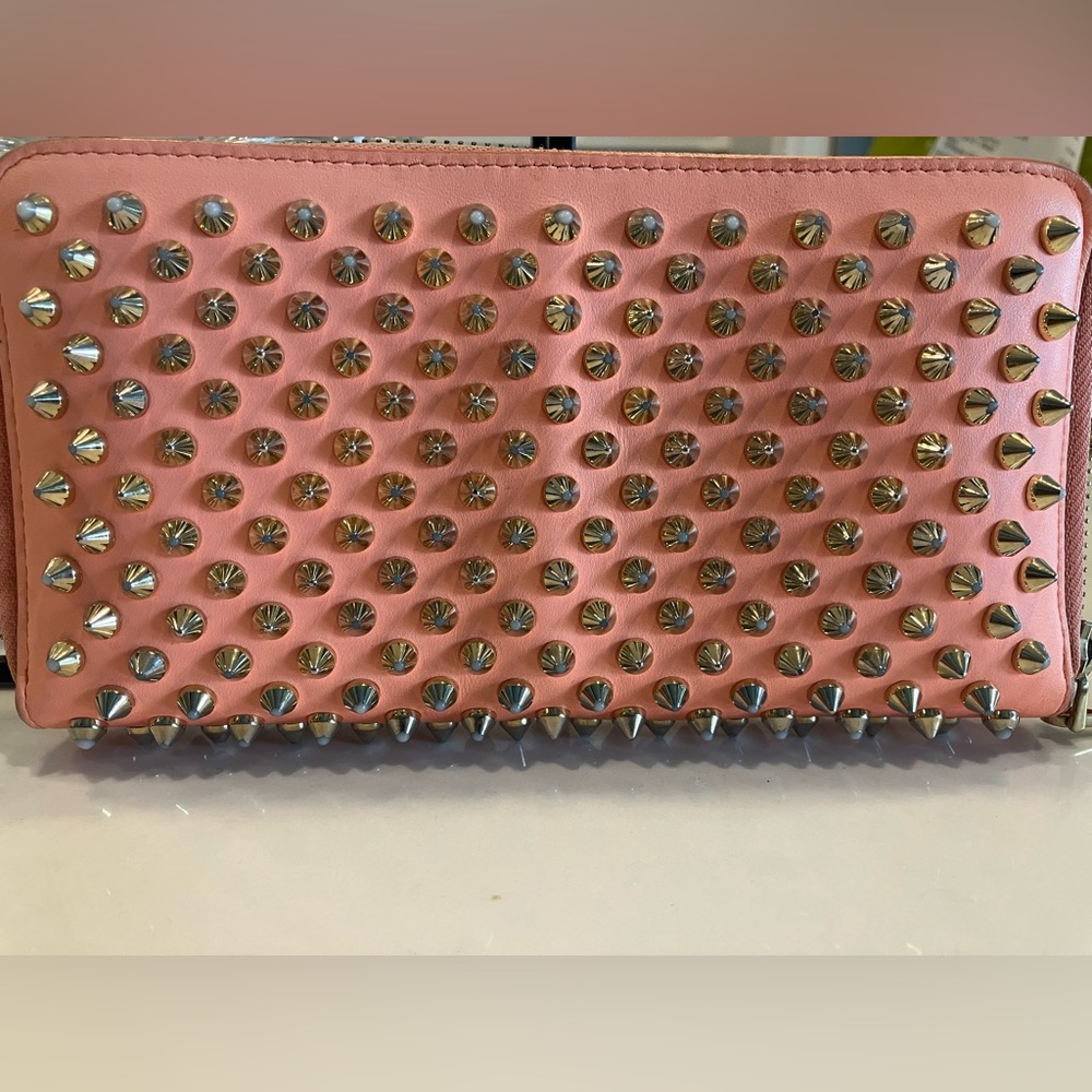 Brand new wallet with optional to have the black one as well for a good deal